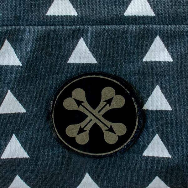 Bones & Arrow Durry Bed Black & White 28x42x4"